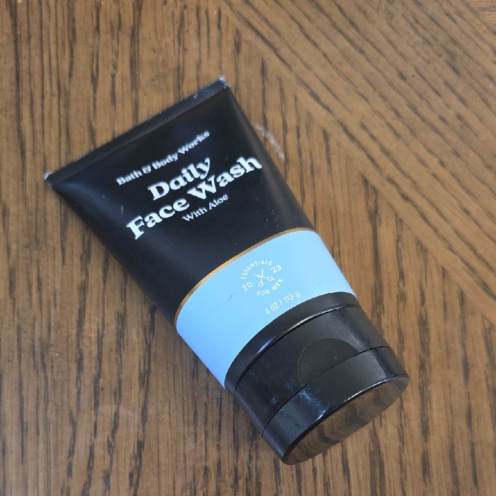 Bath & Body Works Black and Blue Face Wash